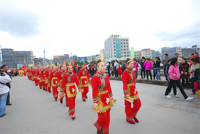 民間藝術(shù)內莞板凳龍隊 - 副本.JPG